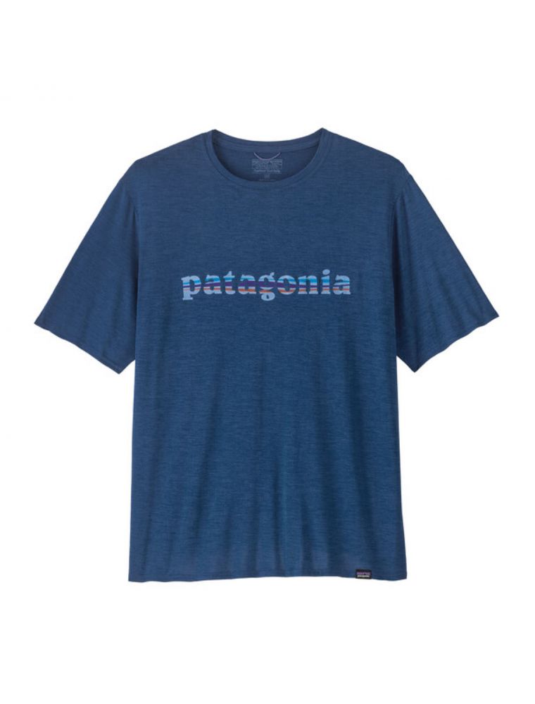 PATAGONIA T-shirt Cap Cool Daily Graphic Uomo 73 Text Logo/Clement Blue - Fabbrica Ski Sises Biella PATAGONIA T-shirt Cap Cool Daily Graphic Uomo 73 Text Logo/Clement Blue - Fabbrica Ski Sises Biella