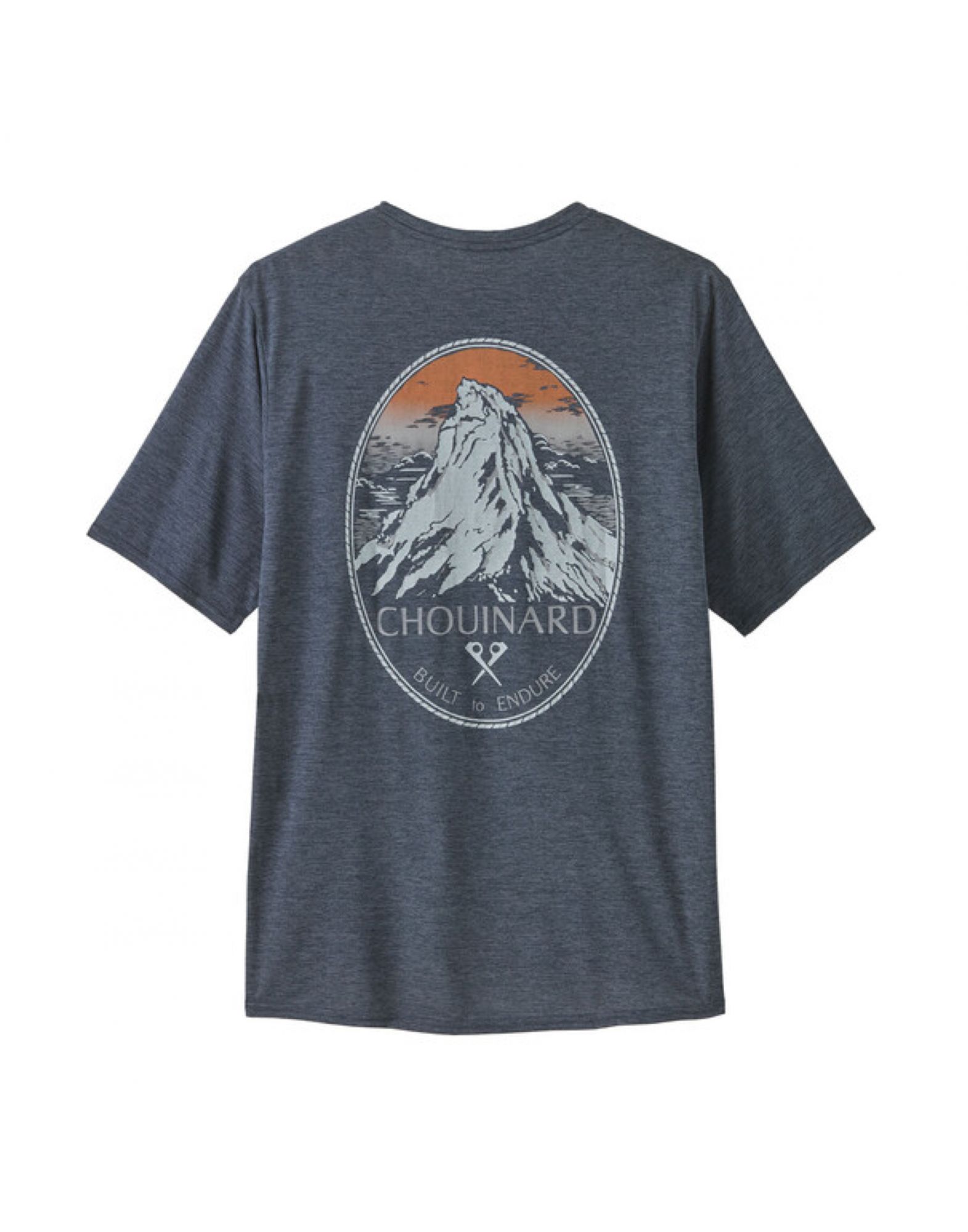 PATAGONIA T-shirt Cap Cool Daily Graphic Uomo Chouinard Crest/Smolder Blue - Fabbrica Ski Sises Biella